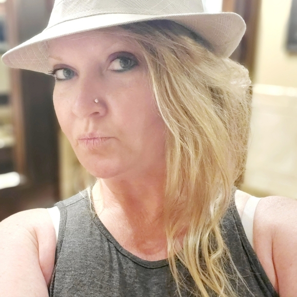 Meet your Posher, Holly - Picture 8 of 8